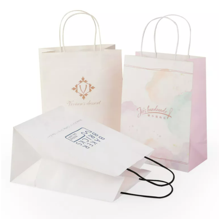 Grossistanpassad logotyp återvinningsbar brun shoppingpåse av kraftpapper med vridet platt handtag